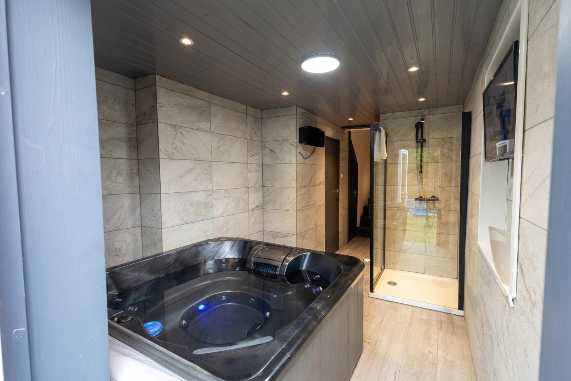 Elegant 1Bedroom Flat With Jacuzzi In A Prime Location Λονδίνο Εξωτερικό φωτογραφία